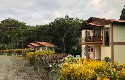 NEGOCIABLE!!! Venta Preciosa Villa Amueblada