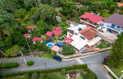 VENTA CASA EL RETIRO, JARABACOA - Ref.A0174